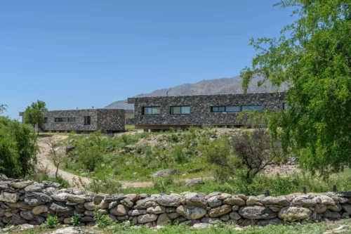 CASAS PIEDRA SUSPENDIDA