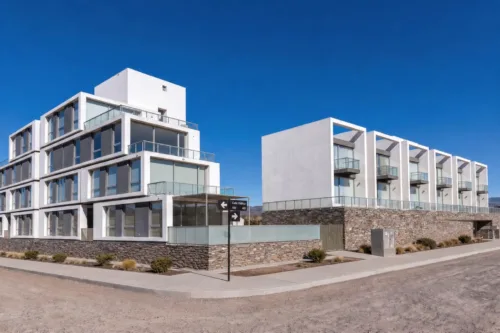 Un nuevo hito en el paisaje urbano: el estudio que revoluciona Puerto Madryn con su «Arquitectura Lúdica» anticipa su próximo movimiento el edificio “DOMINO”